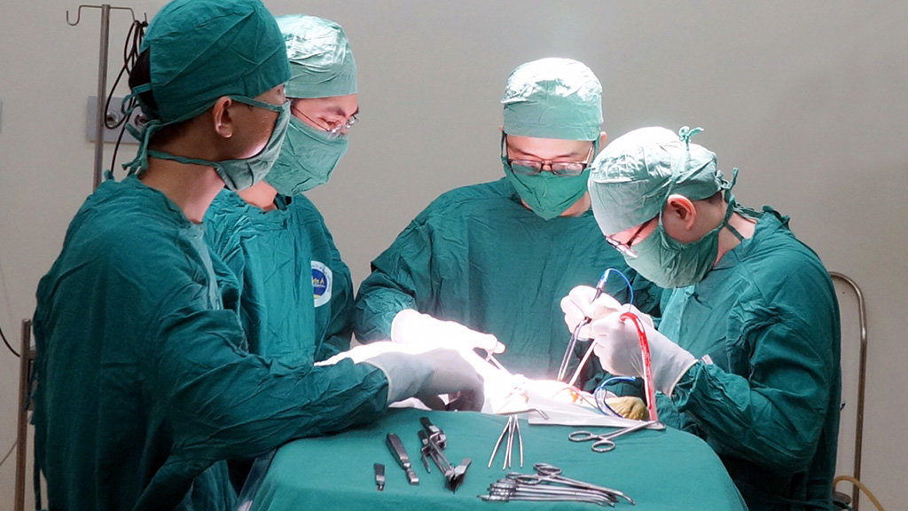 Vietnam doctors remove tennis ballsized brain tumor from patient