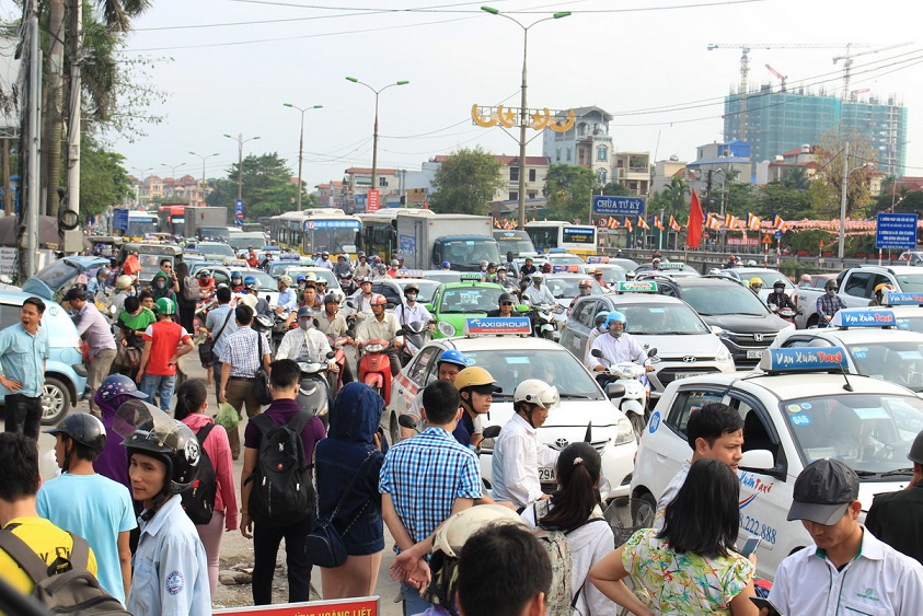 Hanoi, Ho Chi Minh City overwhelmed by post-holiday gridlock