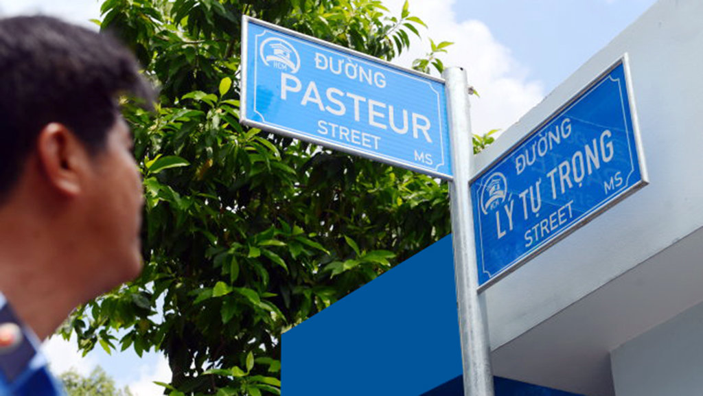 Ho Chi Minh City to trial bilingual street signs