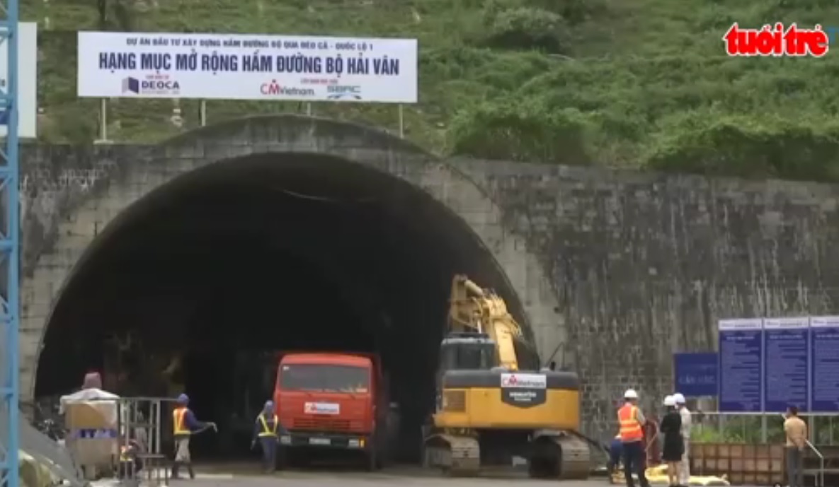 Over 300 cracks appear in Hai Van Tunnel in central Vietnam