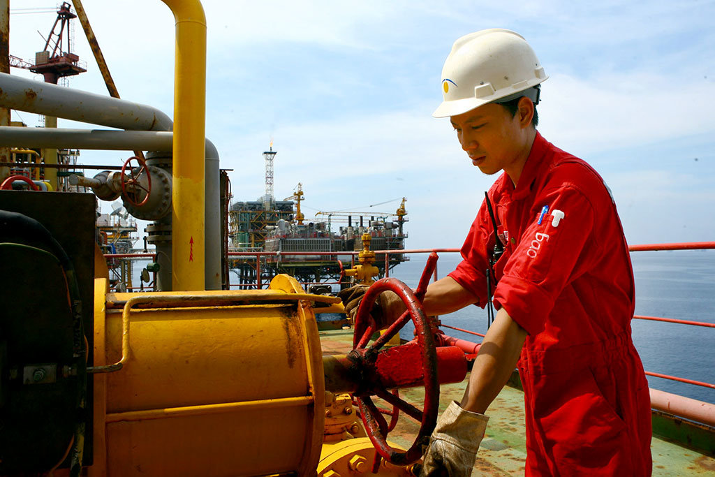 Vietnam crude oil imports to hit record as refinery gets ready to start ...