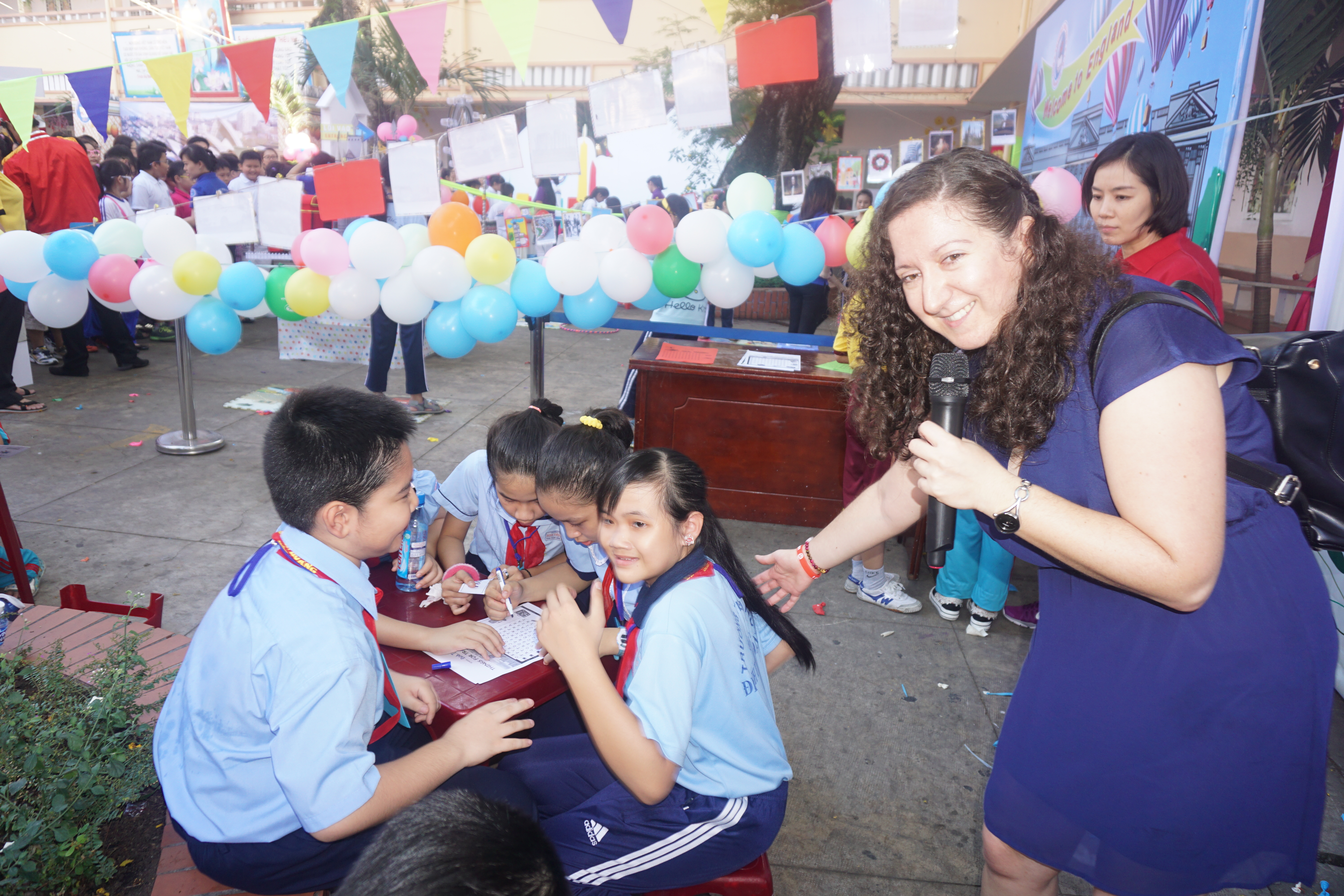 ​Ho Chi Minh City bans use of music, smart boards in English teaching