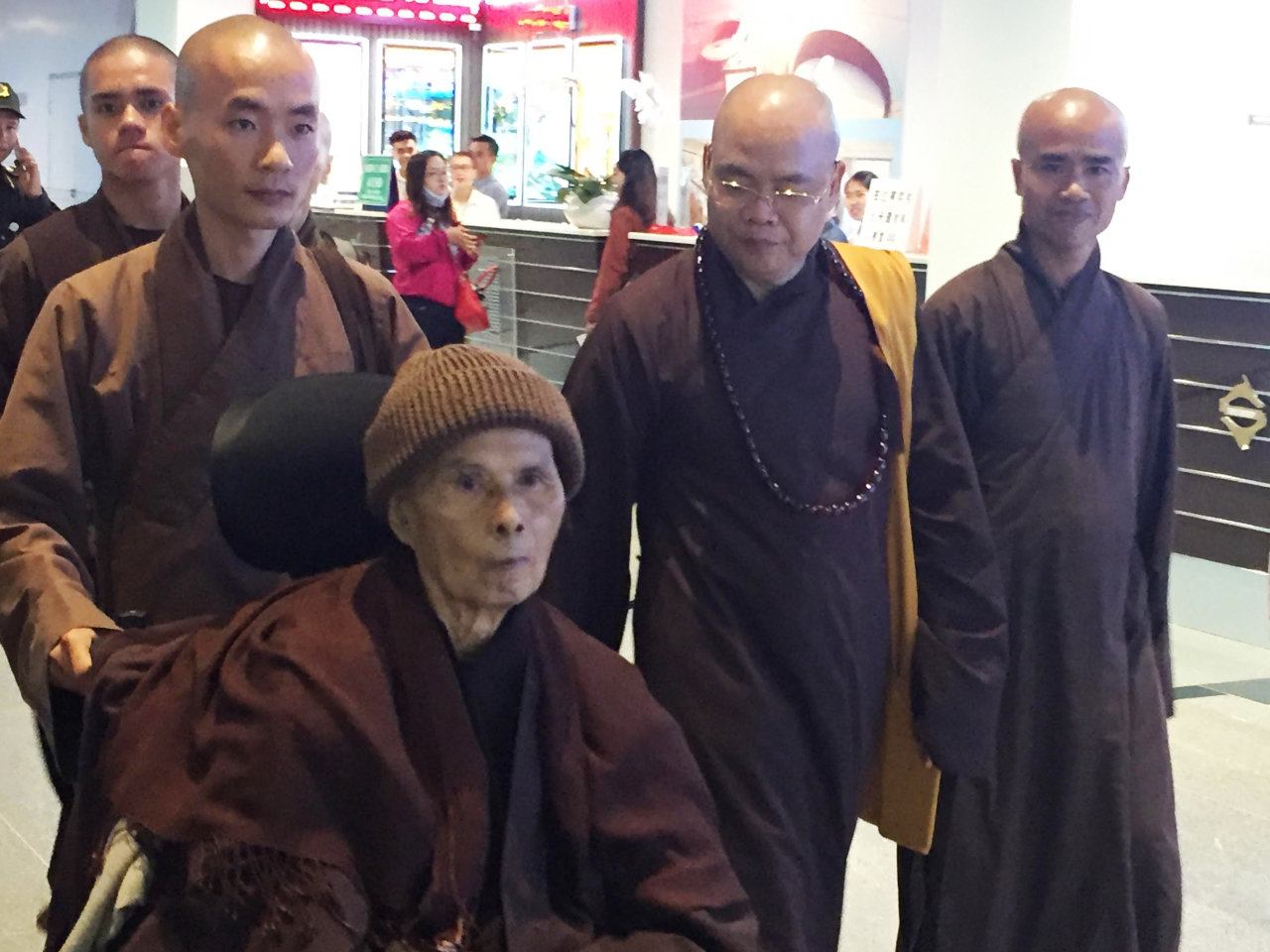 ​Recovering Zen master Thich Nhat Hanh seeks rest in Vietnam