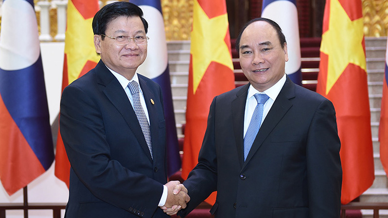 Vietnamese, Laotian premiers discuss bilateral cooperation in Hanoi ...