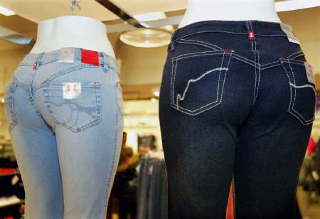 ​​Vietnamese city bans public servants from wearing jeans to work