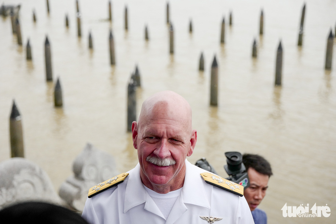 ​U.S. Pacific Fleet Commander visits Battle of Bach Dang site in Vietnam