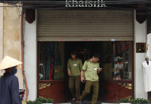 Hanoi market watchdog says Khaisilk store attendants to blame for ‘Made-in-China’ scandal