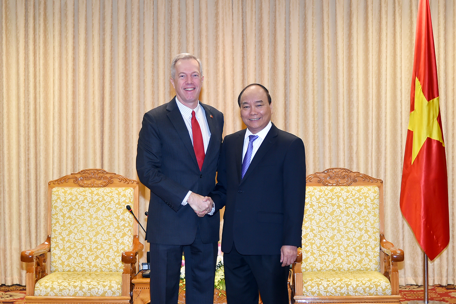 ​​US ambassador ends tenure, but will continue living in Vietnam