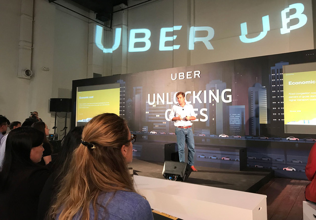 ​Uber pledges cooperation with Vietnamese taxi firms