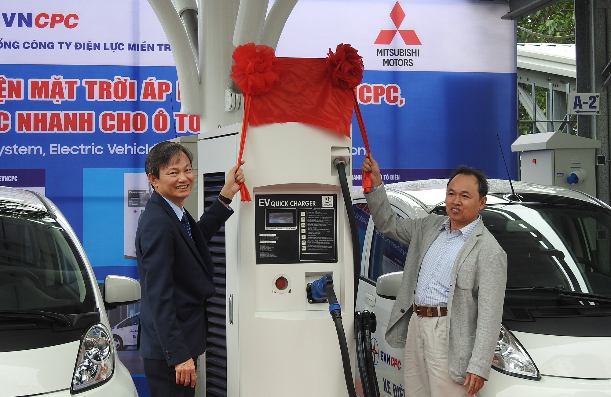 ​Central Power Corporation operates electric cars, charging station in Da Nang