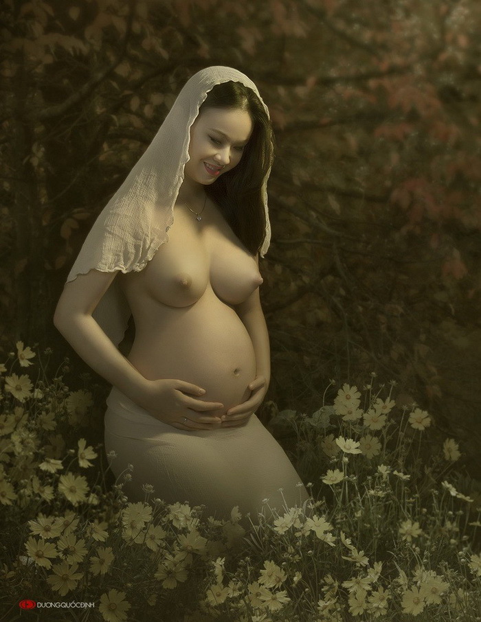 A pregnant model poses half-naked in a photo provided by photographer Duong Quoc Dinh.
