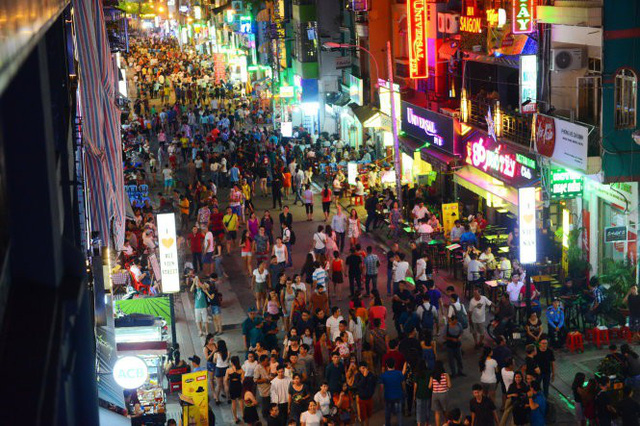 ​Ho Chi Minh City to consider two new walking streets in ‘backpacker area’