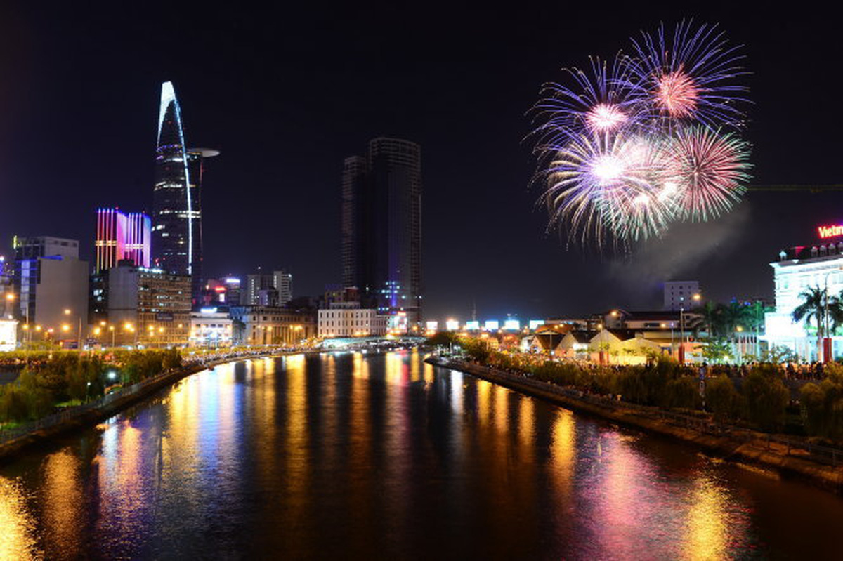Fireworks to sparkle in Ho Chi Minh City on New Year’s Eve Tuoi Tre News