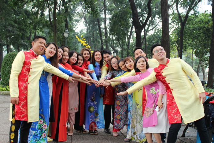 Young Vietnamese take a group photo in anticipation of Tet in downtown Ho Chi Minh City. Photo: Tuoi Tre
