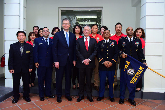 ​US Secretary of Defense arrives in Hanoi for official visit