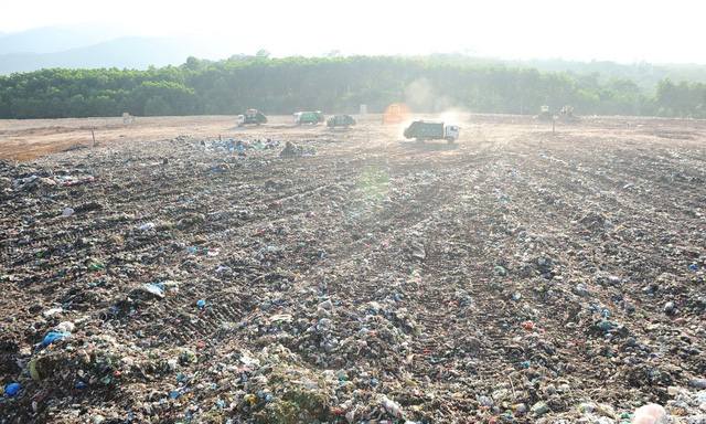 Waste treatment in Vietnam encounters shortage of land, advanced technologies