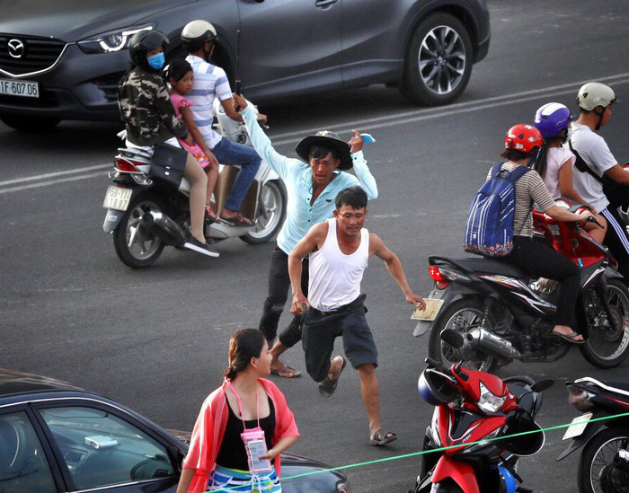 ​Two parking lot attendants nabbed for assaulting tourists in Vung Tau