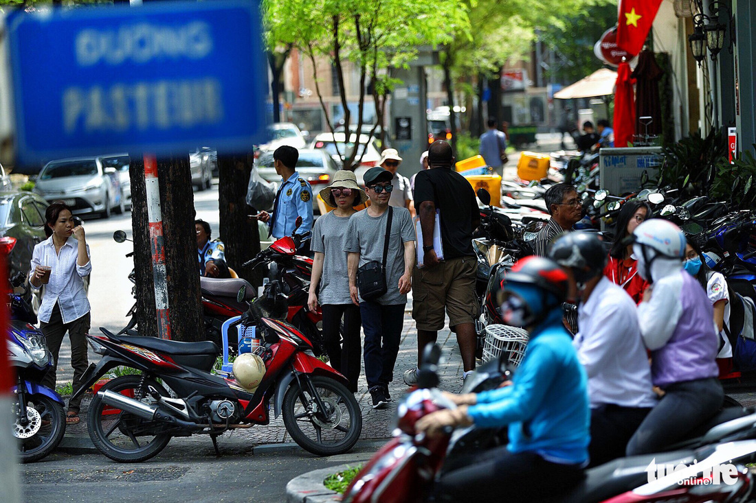 Pedestrians walk along Han Thuyen Street in District 1, Ho Chi Minh City, Vietnam. Photo: Tuoi Tre