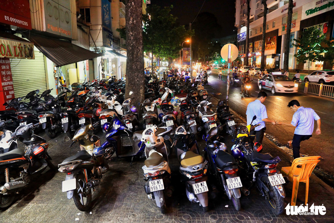 Motorcycles fill a 100-meter-long portion of sidewalk on Nguyen Tri Phuong Street in District 5, Ho Chi Minh City, Vietnam. Photo: Tuoi Tre