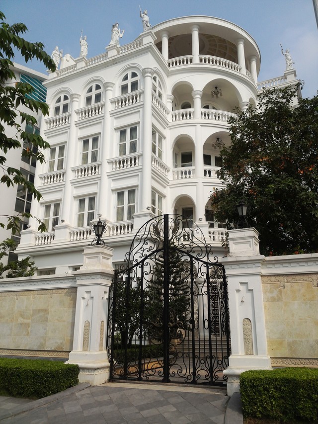 ​Vietnam’s industry ministry refutes report claiming minister owes expensive villa