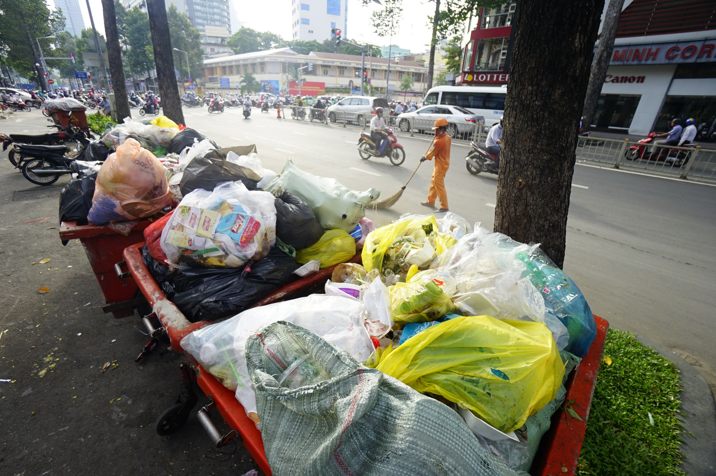​How much plastic is being used in Vietnam?