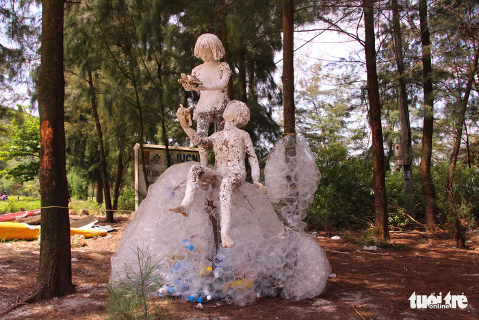 ​Exhibition showcases artwork crafted from northern Vietnam’s plastic waste