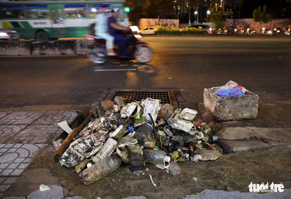 A large amount of trash is collected from a sewer on Nguyen Huu Canh Street in Binh Thanh District.