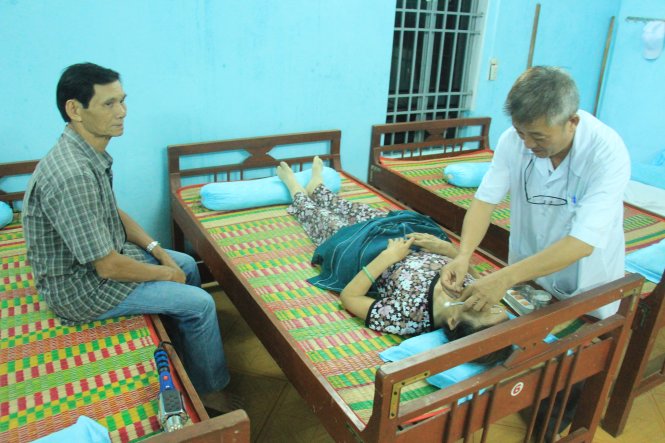 ​Vietnamese physician dedicated to helping poor patients, students