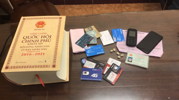 Three nabbed for extortion attempt of over 100 Vietnamese officials via SMS