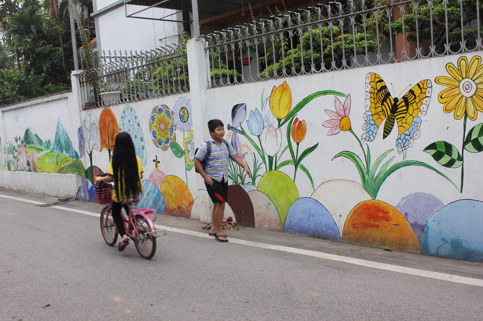 A mural wall in Dong Khe Hamlet of Dan Phuong Village in Dan Phuong District, Hanoi is seen in this photo. Photo: Tuoi Tre