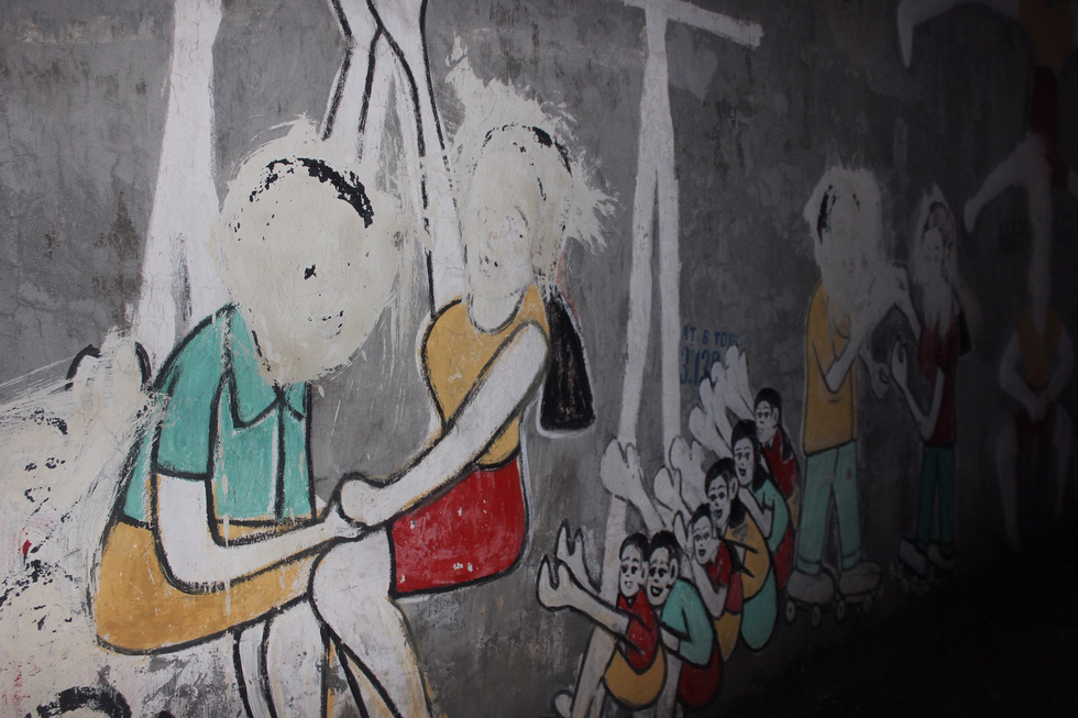 A mural wall in Ao Dai Lane, Duc Thang Ward, Bac Tu Liem District, Hanoi is seen in this photo. Photo: Tuoi Tre