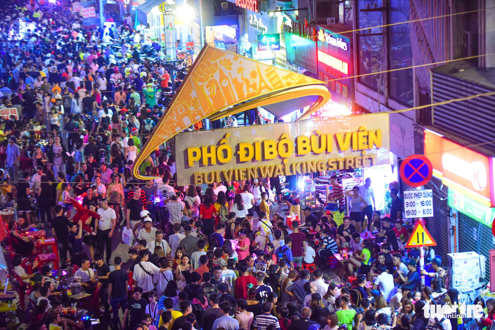 The ‘Westerner’ Street’ is packed by Halloween-goers. Photo: Tuoi Tre