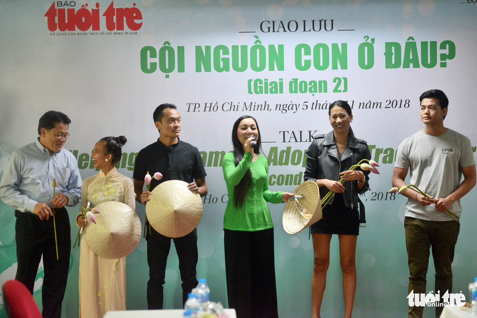 Vietnamese adoptees Hien Munier (second left), Aurelien Malnoury (third left), Amandine Durand (second right) and Adrien Rieu (R) perform a Vietnamese song at an event in Ho Chi Minh City on November 5, 2018. Photo: Tuoi Tre