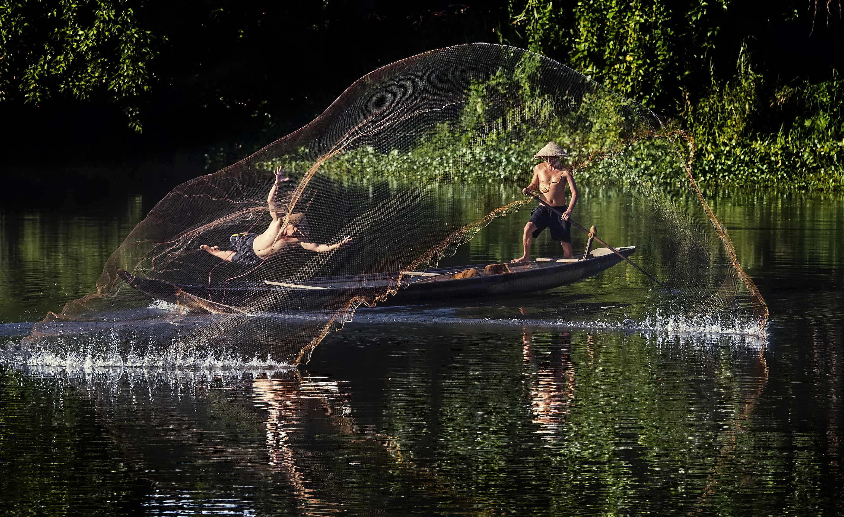 A photo by Nese Ari captured two fishermen in Vietnam
