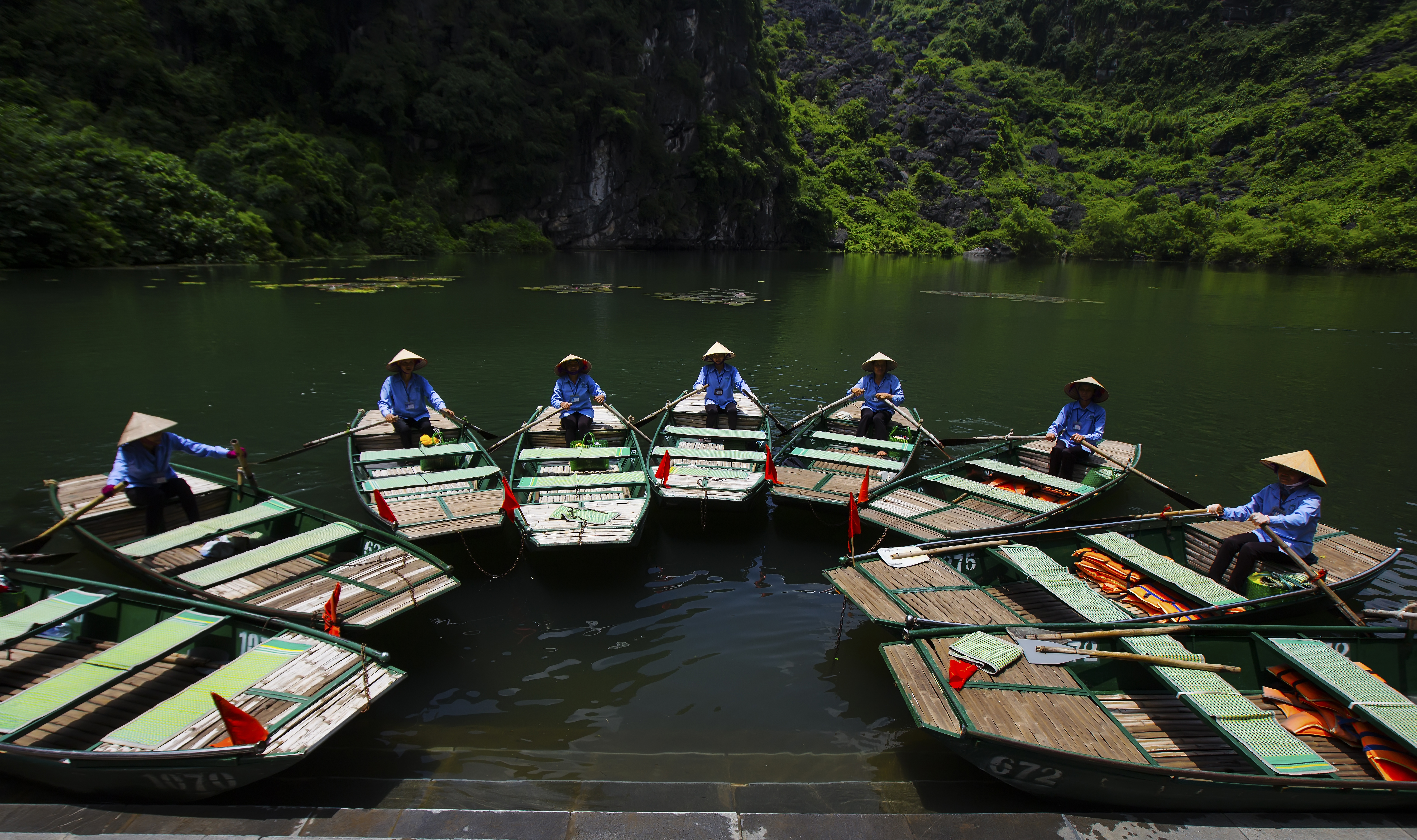 Female boat drivers are waiting for customers at a tourist destination in northern Vietnam