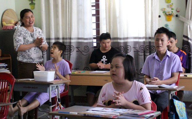 Vietnamese teacher committed to giving disabled children healthy future