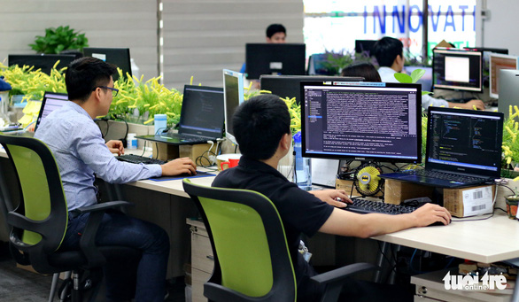 Employees are seen at Samsung Vietnam Mobile R&D Center in Hanoi, Vietnam. Photo: Tuoi Tre