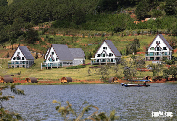The structures were built near the villas that belong to the Hoang Gia Resort. Photo: Tuoi Tre