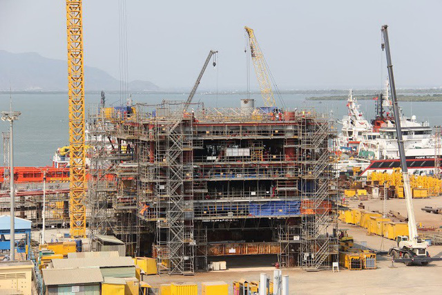 A drilling platform is manufactured in the southern province of Ba Ria- Vung Tau. Photo: Tuoi Tre