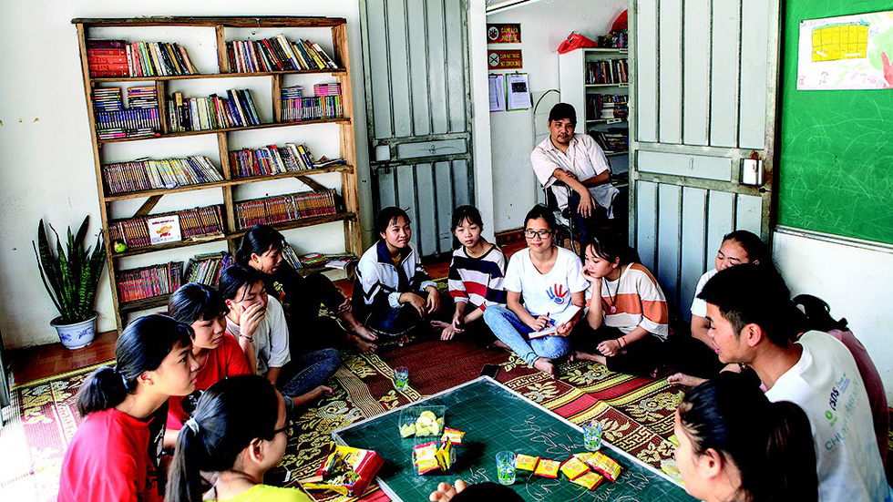 Phung Van Truong and students are seen at his home-based library in suburban Hanoi, Vietnam. Photo: Tuoi Tre