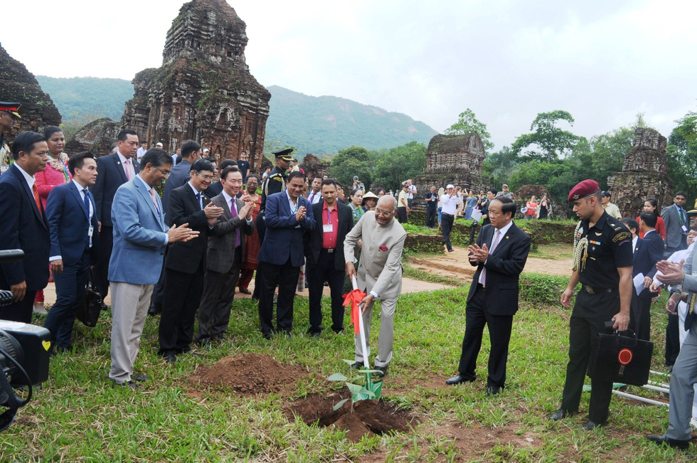 President Kovind  plantes a bodhi tree brought from India near the entrance of the sanctuary.
