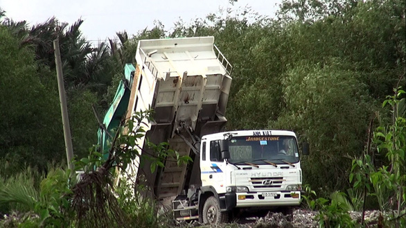 A truck dumps industrial waste at an illegal landfill in Binh Chanh District, Ho Chi Minh City. Photo: Tuoi Tre