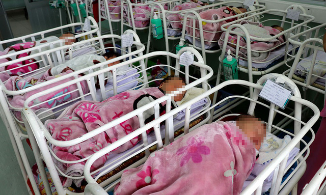 Ho Chi Minh City maternity, pediatric hospitals overloaded with newborns
