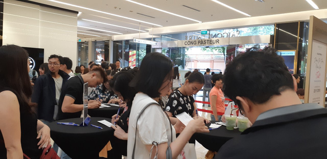 A store in Ho Chi Minh City is packed with shoppers on Black Friday 2018. Photo: Tuoi Tre