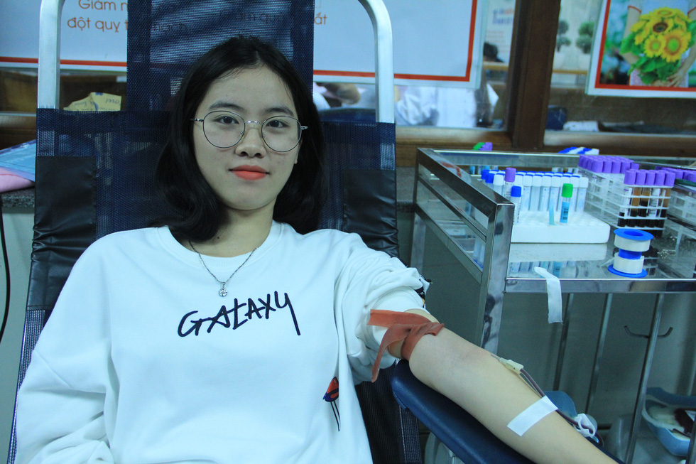 A young woman joins in a blood donation held as part of the festival. Photo: Duong Lieu / Tuoi Tre
