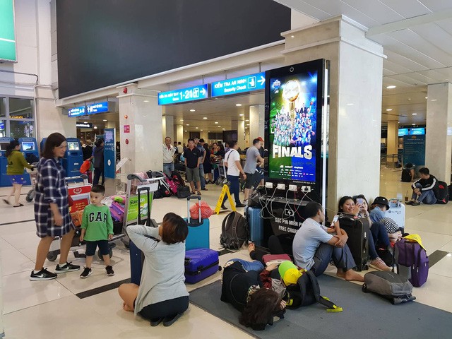 Passengers wait for the departure of their flight at the Tan Son Nhat International Airport in Ho Chi Minh City, on November 25, 2018. Photo: Tuoi Tre