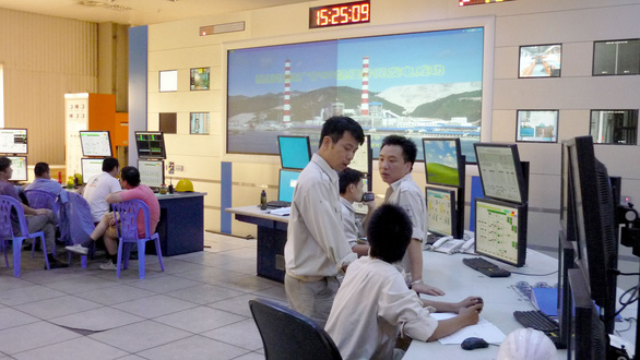 Technicians work inside a control room at the Hai Phong Thermal Power Plant in Hai Phong City, Vietnam. Photo: Tuoi Tre