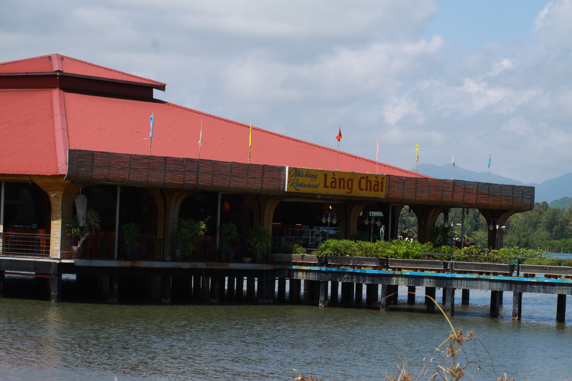 A restaurant above Lap An Lagoon in Thua Thien-Hue Province, central Vietnam. Photo: Tuoi Tre