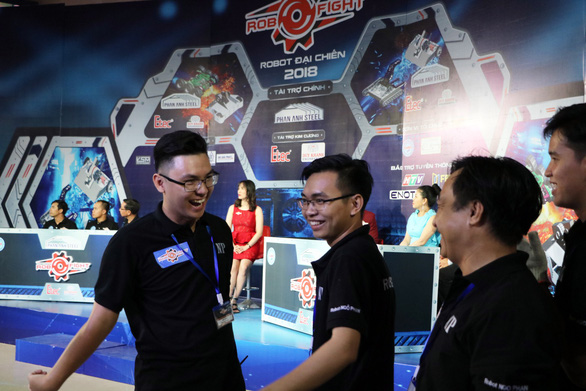 A team celebrates after winning a match in the quarter-finals of the 2018 RoboFight in Ho Chi Minh City on December 5, 2018. Photo: Tuoi Tre