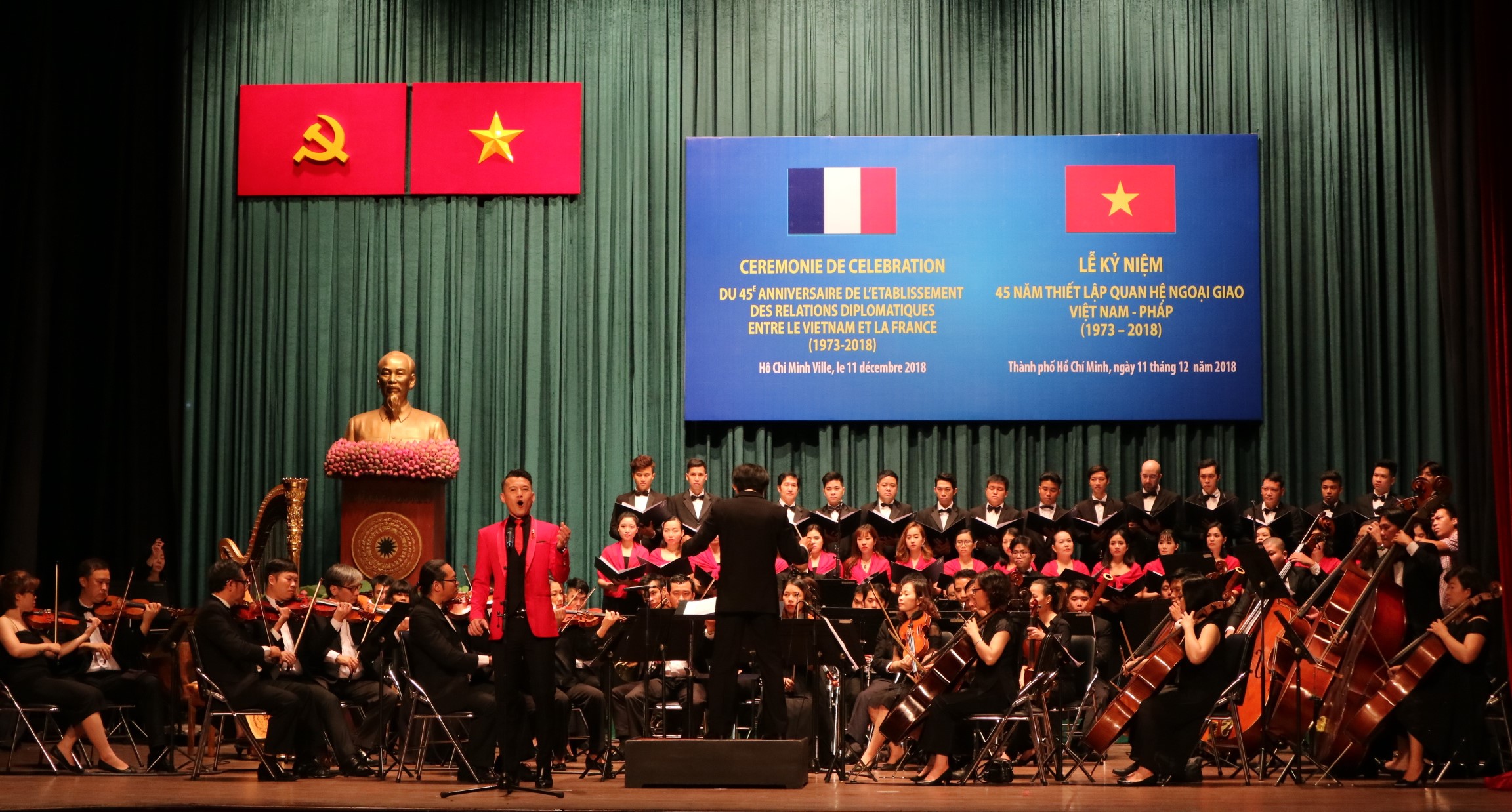 A musical performance at at an event to celebrate 45 years of diplomatic relations between Vietnam and France In Ho Chi Minh City, December 11, 2018. Photo: Viet Toan / Tuoi Tre News